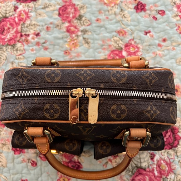 Louis Vuitton Manhattan PM, Authentic - Picture 5 of 16